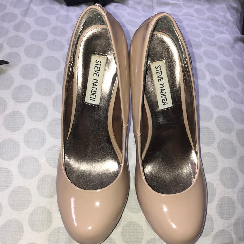 Steve Madden nude patent heel
